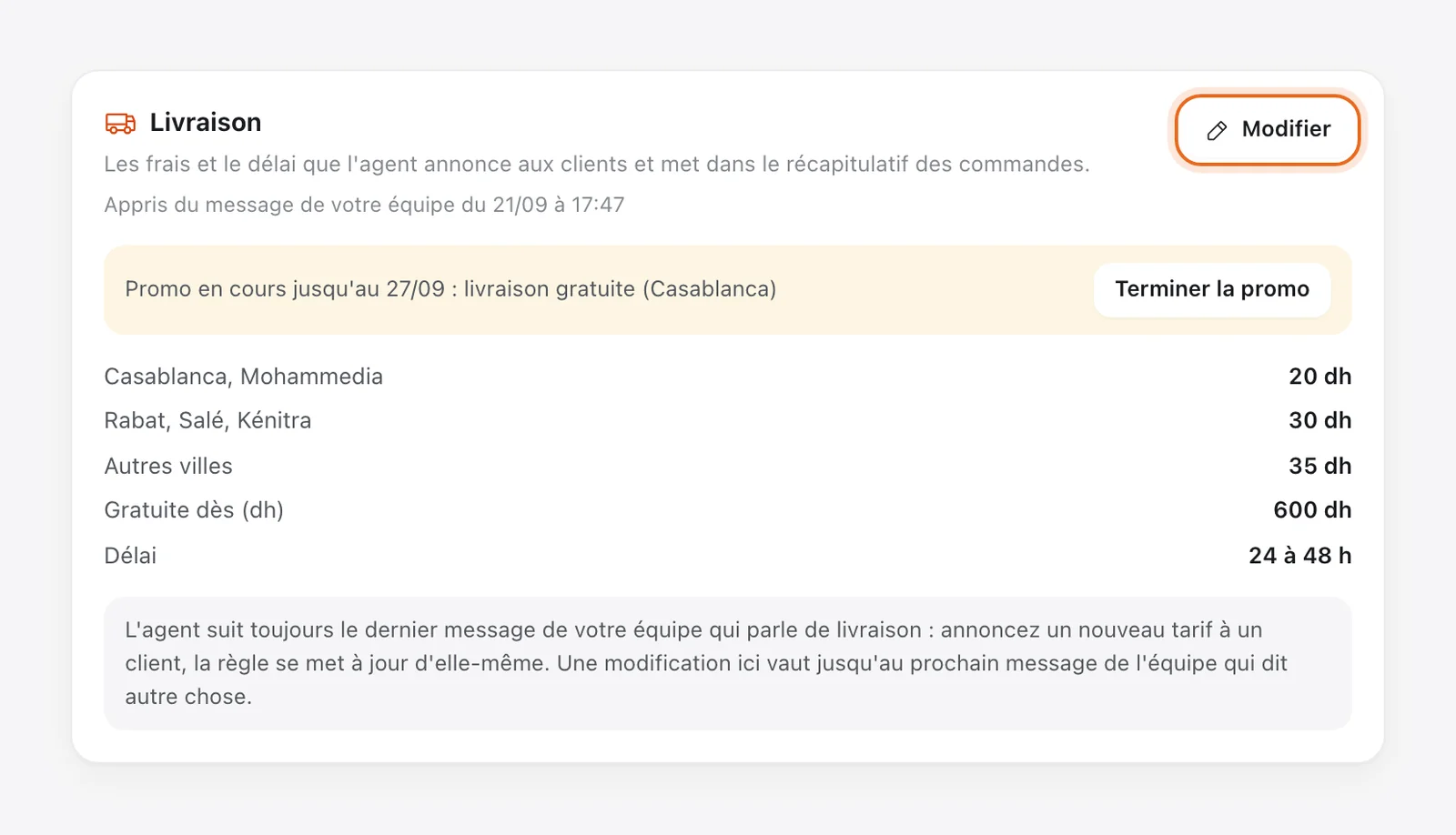 Carte « Livraison » de l'agent IA : règle apprise du message de l'équipe, promo en cours à Casablanca, frais par ville (Casablanca 20 dh, Rabat 30 dh, autres villes 35 dh), gratuite dès 600 dh, délai 24 à 48 h ; bouton Modifier entouré