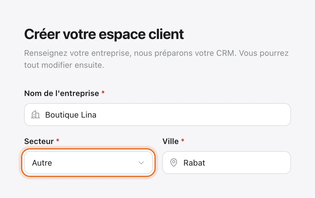 Formulaire « Créer votre espace client » pour créer un compte Tech CRM : nom de l'entreprise « Boutique Lina », menu Secteur (entouré) réglé sur « Autre », ville Rabat