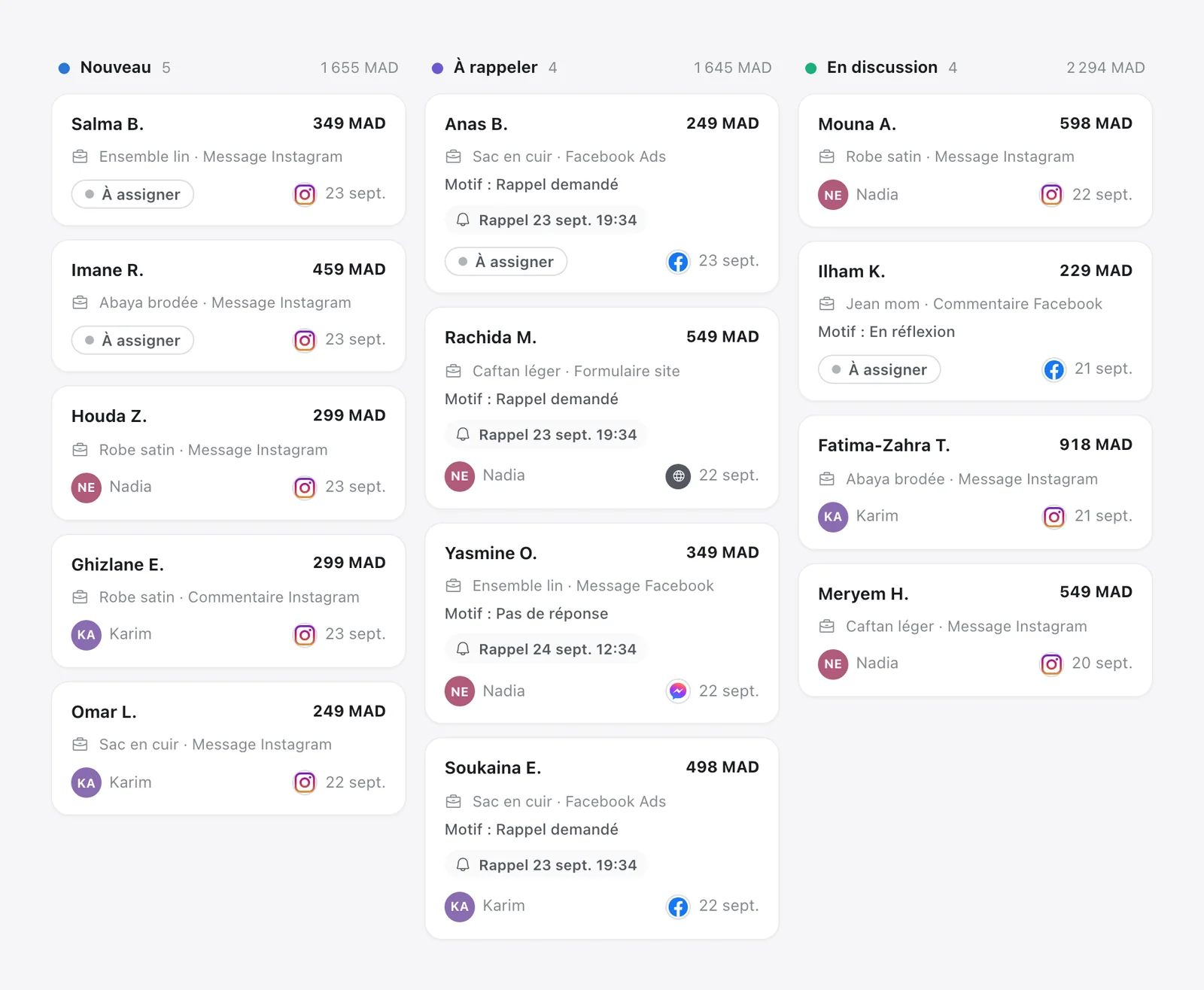 Kanban des leads de Tech CRM (données de démonstration) : colonnes Nouveau, À rappeler et En discussion ; chaque carte indique la source du lead, le motif et la date du rappel, et l'agent qui le suit ou « À assigner »